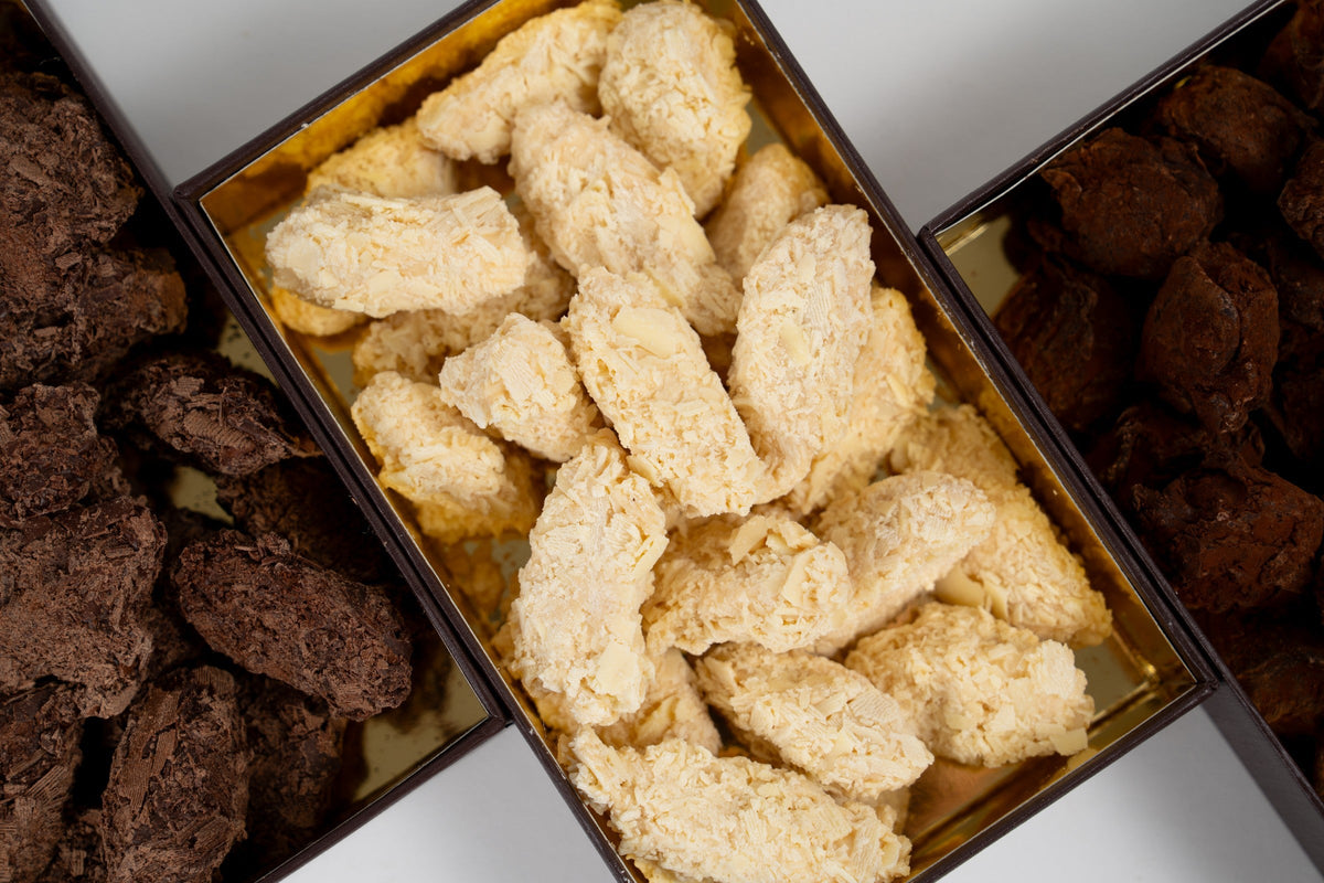 Close-up van smeltende witte chocoladetruffels