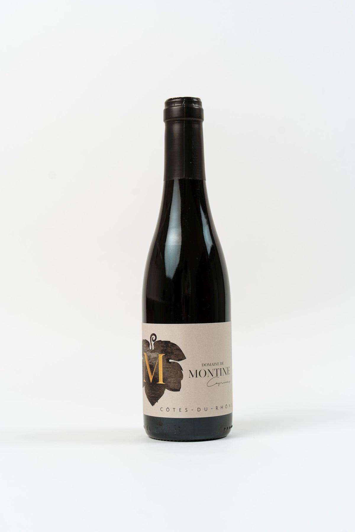 Bouteille de vin rouge Pinot Noir Domaine de Montine 37,5cl sur fond blanc
