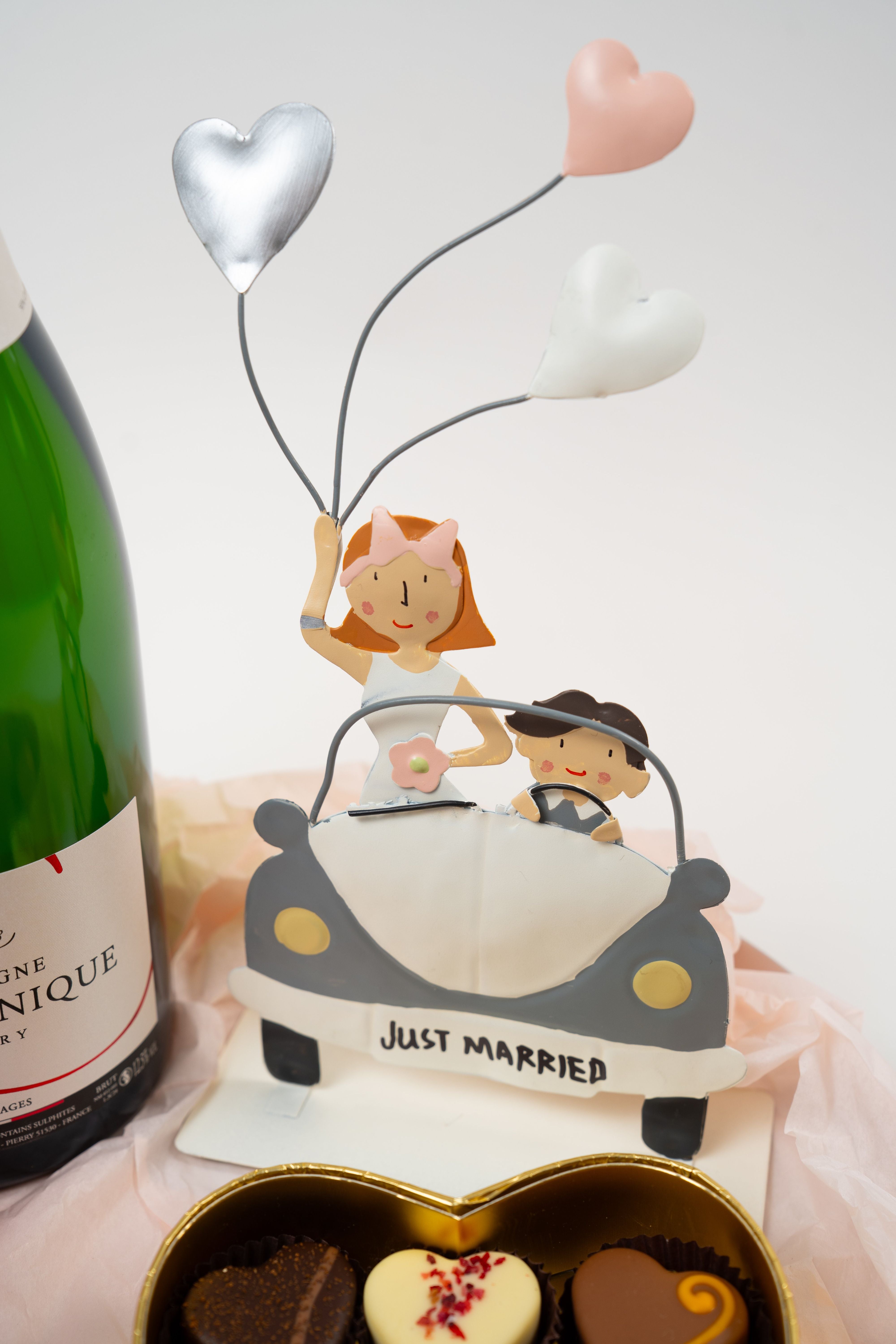 Wedding gift tray with champagne, chocolates and sweets for newlyweds by Péché Mignon.