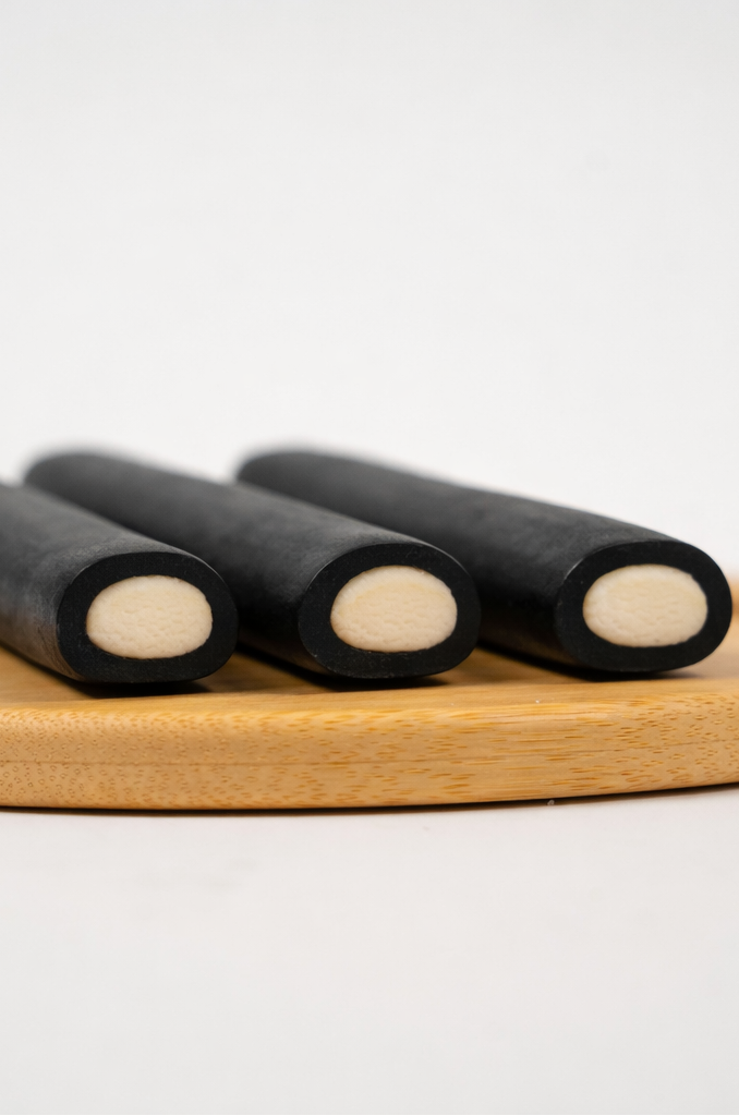 Détail de la texture tendre du bâton de réglisse menthe